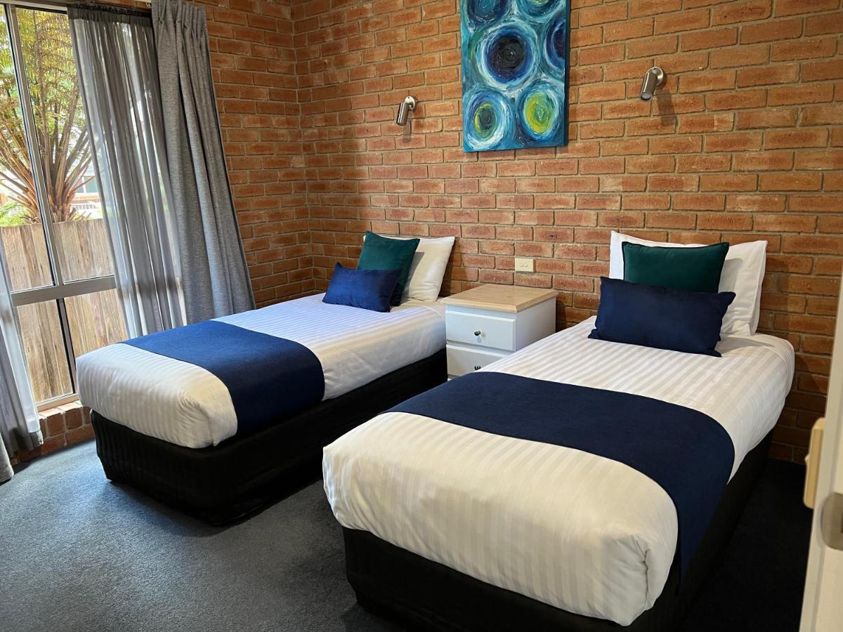 Coastal Waters Motor Inn Лейкс-Ентранс Екстер'єр фото